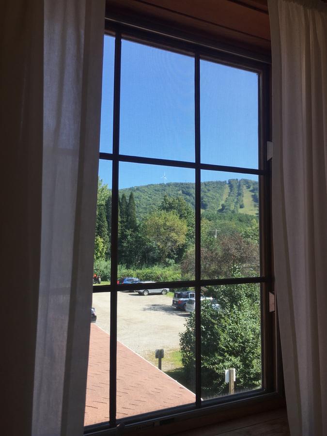 Hawk Mountain Lodge Charlemont 外观 照片