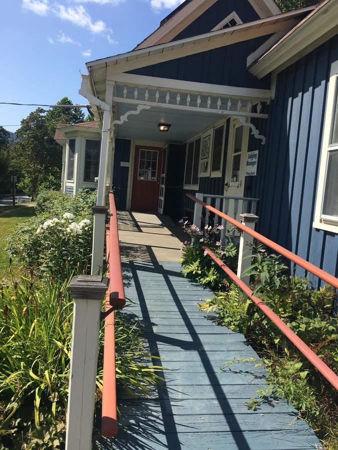 Hawk Mountain Lodge Charlemont 外观 照片