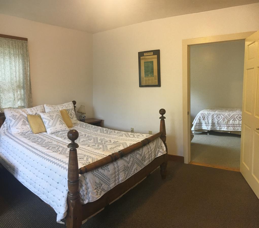 Hawk Mountain Lodge Charlemont 外观 照片