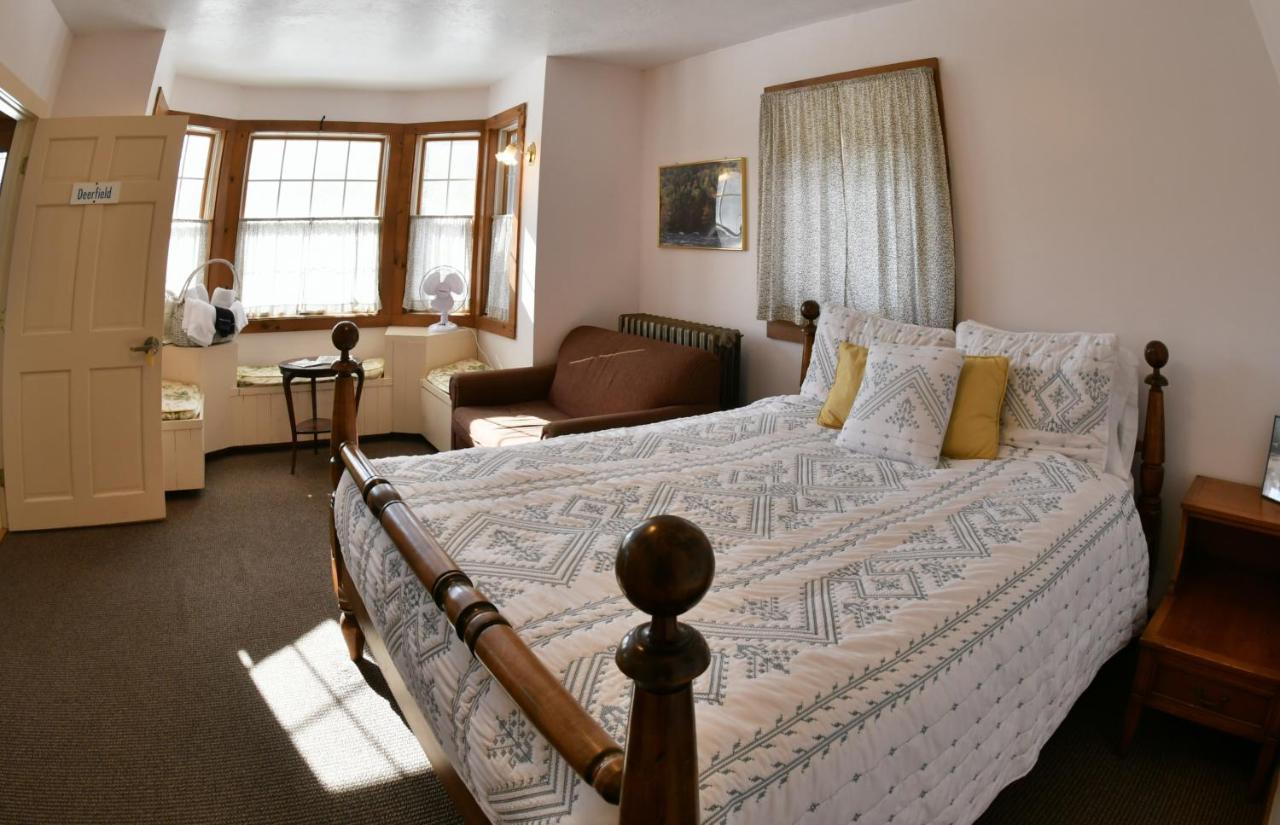 Hawk Mountain Lodge Charlemont 外观 照片