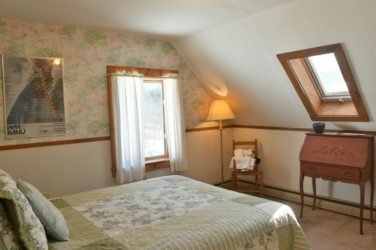 Hawk Mountain Lodge Charlemont 外观 照片